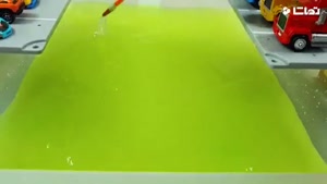 ماشین بازی کودکانه لیز خوردن به داخل استخر آب 