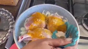 طرز تهیه زرشک پلو با مرغ وحشی و ته چین زعفرانی خوشمزه  آموزش آشپزی ایرانی 