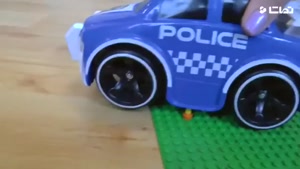 ماشین بازی کودکانه با سنیا و پنچر شدن چرخ ماشین پلیس و اعزام امداد خودرو - Kids TV
