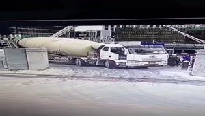 کلیپ حوادث - سقوط کامیون داخل گودال