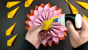 آموزش اوریگامی - دکوراسیون دیواری با گل های کاغذی