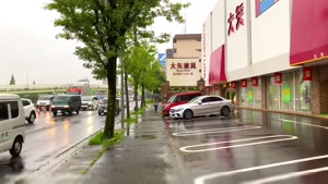 پیاده روی زیر بارش سنگین باران در مرکز شهر ناگویا | ژاپن گردی (قسمت 368)