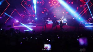 اجرای زنده گیسو پریشان آرون افشار در کنسرت