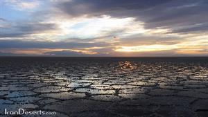کویر مرنجاب و دریاچه نمک کاشان
