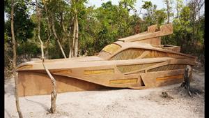ساخت خلاقانه ترین خانه قایق گلی با استخر در جنگل - 1