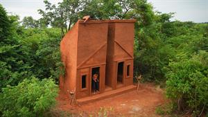 ساخت خانه دوقلو گلی به ارتفاع 8 متر در جنگل - 1