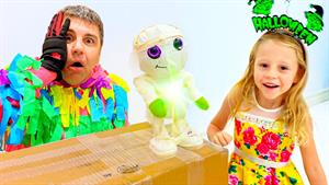 ناستیا و بابا یک جعبه سورپرایز پر از اسباب بازی های هالووین 