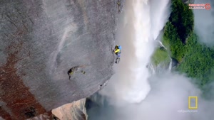 بالا رفتن از آبشار آنجل در ونزوئلا