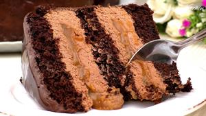 کیک شکلاتی خوشمزه که در دهان آب میشود 
