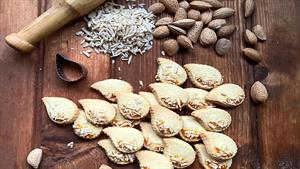 طرز تهیه شیرینی بادامی قزوین