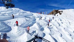 سخت ترین پیست اسکی در جهان: دیوار سوئیس (90%) در Les Portes 