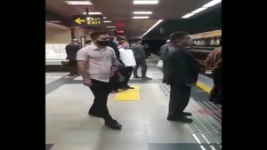 اذان گفتن نوجوان تهرانی در مترو