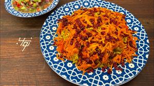 هویج‌ پلو گیاهی با قارچ و سالاد شیرازی به همراه نواب 