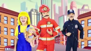 آموزشهای کودکانه - افسر پلیس در حال کمک به یک کودک