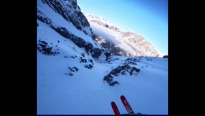 چتر بازی و اسکیت بازی هیجان انگیز بر فراز کوهای برفی