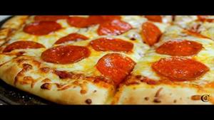 پیتزا پپرونی فوق العاده خوشمزه و جذاب