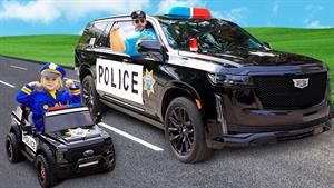 ماشین های پلیس در حال مسابقه با کریس