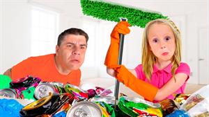 ناستیا و دوستش در روز تمیز کردن اسباب بازی به پدر کمک میکنند