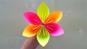چگونه با استفاده از کاغذ اوریگامی گل های کاغذی آسان بسازیم؟