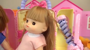 بازی کودکانه با عروسک با داستان آرایش مو و صورت