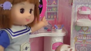 بازی کودکانه با عروسک با داستان خانه عروسکی