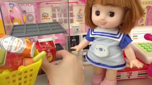 بازی کودکانه با عروسک با داستان فروشگاه