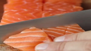 طرز تهیه برگر ماهی سالمون با آواکادو