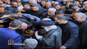فیلم لحظه در آغوش گرفتن نوه‌ های رئیس جمهور شهید توسط رهبر 