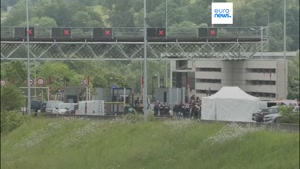 بسیج پلیس فرانسه برای یافتن افراد مسلحی که دو مامور را کشتند