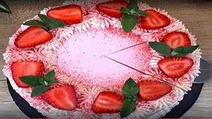 طرز تهیه کیک توت فرنگی خوشمزه و ساده