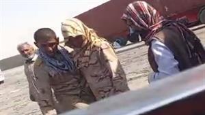 سربازی که با مشت و لگد به جان پیرزن بلوچ افتاد