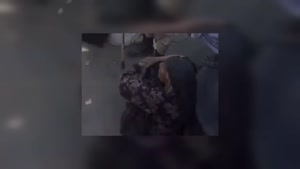 التماسهای پیر زن زیر مشت و لگد سرباز وظیفه