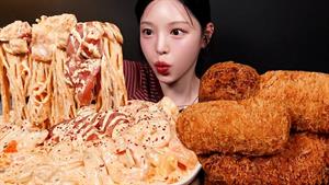 اسمر فود _ چالش خوردن پاستای خامه‌ای تند با کتلت