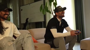 تماشای فوتبال با امیر حسین قیاسی