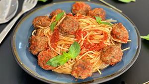 زندگی روستایی / طرز تهیه پاستای میت بال