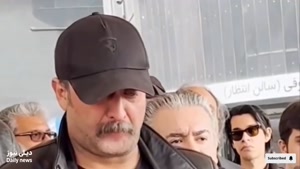 گریه و بی‌قراری عجیب مصطفی زمانی در خاکسپاری همایون ارشادی