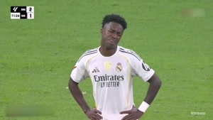 عصبانیت وینیسیوس از تصمیم آلونسو برای تعویض