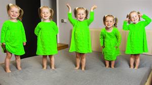 کارتون گابی و الکس _ترانه پنج بچه کوچولو که روی تخت می‌پرند 