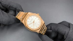 ساعت مردانه اودمارپیگه لوکس آویز