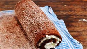 زندگی روستایی / طرز تهیه شیرینی رول شکلاتی با شیره توت فرنگی