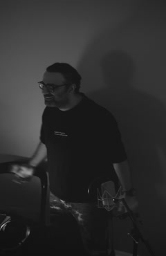 دانلود آهنگ توی تنهاییم از مهدی جهانی + همراه متن