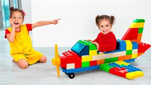 برنامه کودک مایا و مری - اسباب‌بازی‌های جادویی در هوا