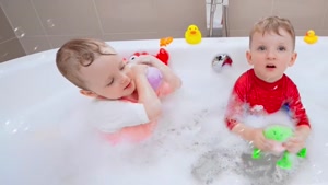 ماجراهای وانیا و مانیا /بچه‌های داخل توپ‌های رنگی راپیداکنید