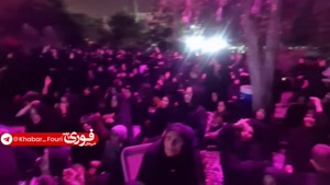 شور مردمی به محض ورود رهبر انقلاب به حسینیه امام باغ جنت 