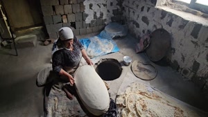 پخت نان سنتی در مرگور ارومیه