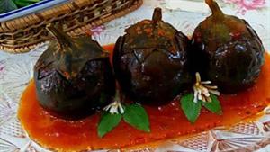 آشپزخونه خودمونی - طرز تهیه دلمه بادمجان با سس بشامل
