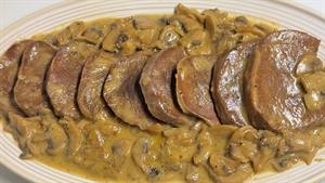 طرز تهیه خوراک زبان گوساله  با سس قارچ