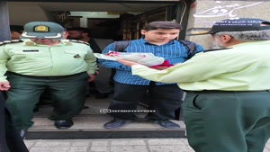 بدرقه فرزند شهید اصغر شامی از منزل تا مدرسه توسط سردار فاتب