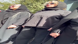 نما ز خواندن شراره رخام در روز تشییع امید جهان