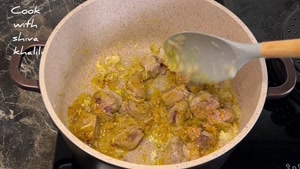 طرز تهیه خورشت قارچ و گوشت